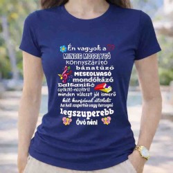 Mindíg mosolygós óvó néni